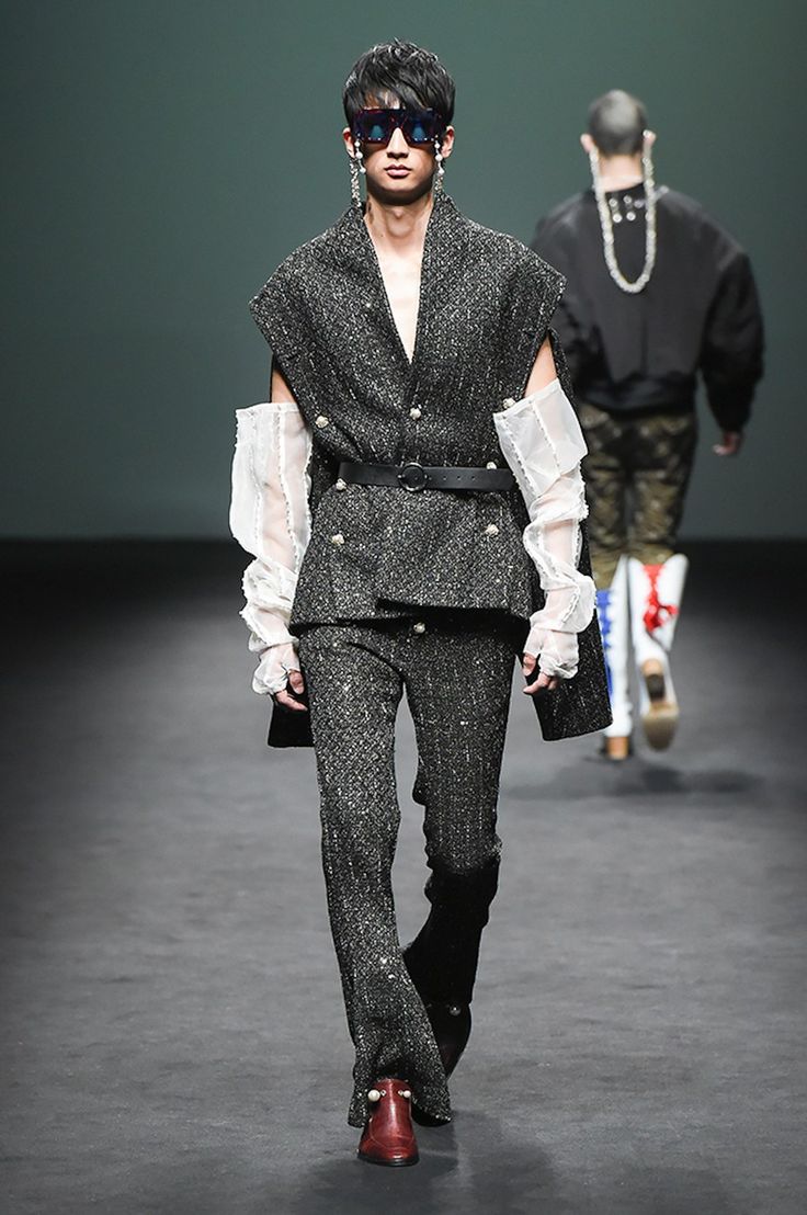 Korean Fashion Ideas, Fall Coats, Fall Fashion Coats, High Fashion Men, Genderless Fashion, Seoul Fashion Week, Seoul Fashion, Androgynous Fashion, Korean Fashion Trends