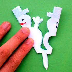 how to cut snowman snowflakes with kids Fun Winter Crafts, Snowman Crafts, Noel Christmas, Winter Fun, Christmas Crafts For Kids, Winter Crafts, Kirigami, Christmas Activities, Xmas Crafts