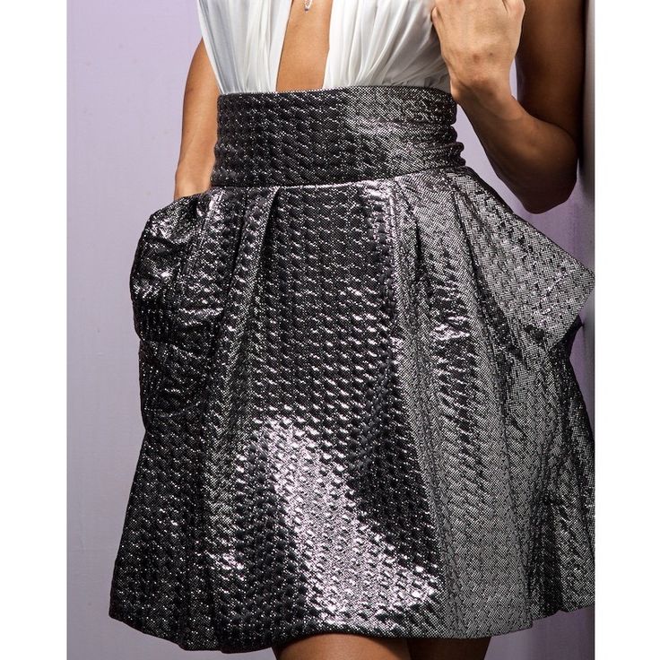 Super Unique And Stylish Metallic Silver Textured Circle Skirt With Partial Elastic Waist Band. Zips In Back. Nwt Elegant Flared Skort For Party, Metallic Lined Flared Skirt, Elegant Metallic Mini Skirt For Evening, Sequin Flared Party Skirt, Party Flared Sequin Skirt, Cocktail Mini Length Lined Skirt, Chic Silver Mini Skirt For Evening, Glamorous Pleated Skirt For Parties, Metallic Skirt For Evening