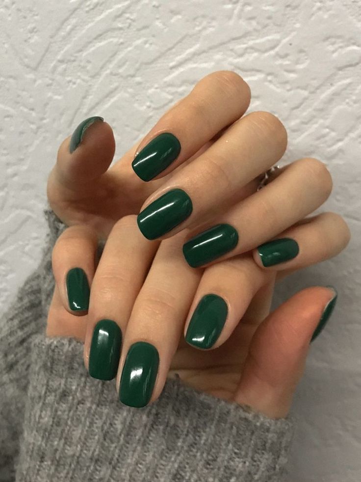 nails, nail inspo Short Acrylic Nails Forest Green, Emerald Green Natural Nails, Forest Green Nails Acrylic Short, Dark Emerald Green Nails Short, Dark Green Dip Nails, Dark Green Square Nails, Dark Green Nails Short, Dark Green Short Nails, Dark Green Gel Nails