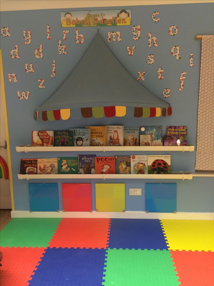 children's playroom with toys and books on the shelves in front of it