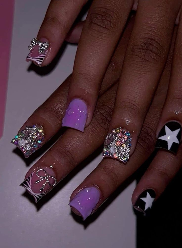 Cute Acrylic Nails Winter, Short Junk Nail, Nail Style Ideas, 2000s Nails Short, Purple Nails Black Women, Short Acrylic Nails With Design, Short Acrylic Nails Y2k, Short Nails Ideas Purple, Exotic Nails Short