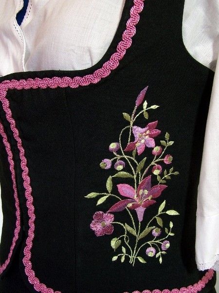 Vintage Dirndl Zweiteiler, schwarz Stickerei Gr.44 German Embroidery, Flower Clothes, German Dress Dirndl, Edelweiss Flower, Dirndl Dress, Cloth Flowers, Folk Fashion, Ribbon Work, Ethnic Dress