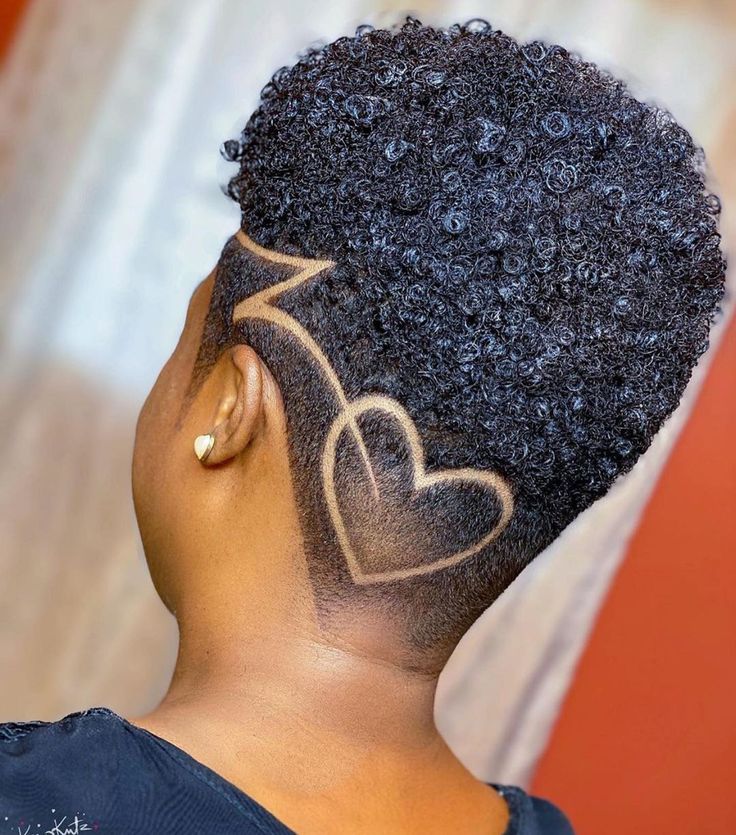 12.1 mil Me gusta, 117 comentarios - The Cut Life (@thecutlife) en Instagram: "*sings* “what the world needs now is love sweet love...” LOVE this cut by @krewkutz on…" Female Hair Cut, Back Taper Design Haircut, Hair Cut Styles, Low Cut Hairstyles, Taper Fade Short Hair, Fade Haircut Designs, Waves Hairstyle Men, Fade Haircut Curly Hair, Low Taper Fade Haircut