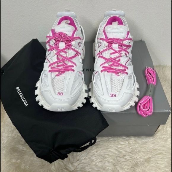 Pink And White Balenciaga Track Outfit, Pink And White Balenciaga Sneakers, Pink Balenciaga Sneakers Outfit, Balenciaga Track Shoes, Balenciaga Shoes Outfit, Pink Balenciaga Sneakers, Tenis Balenciaga, Balenciaga Sneakers Outfit, Balenciaga Shoes Women