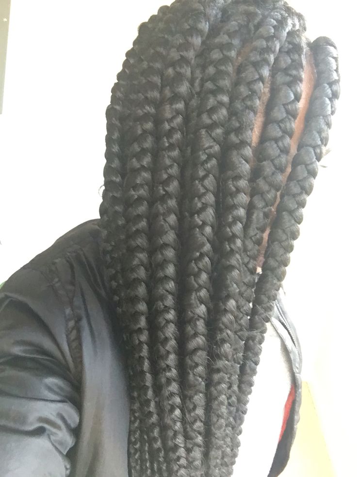 Jumbo Box braids Beautiful Box Braids, Crochet Box Braids Hairstyles, Braids Hairstyles For Black Women, Twist Cornrows, Hair Cuff, Haircut Styles For Women, Big Box Braids, Crochet Box Braids, Protective Hair