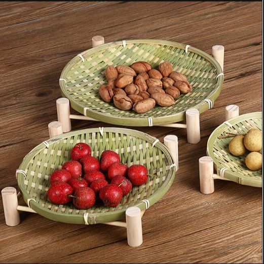 Bamboo trays Bamboo Kitchen Accessories, Bamboo Crafts Decor, Bamboo Basket Decoration, Bamboo Decor Ideas, Bamboo Furniture Diy, Bamboo Diy, Bamboo Gifts, Bamboo Dishes, Woven Trays