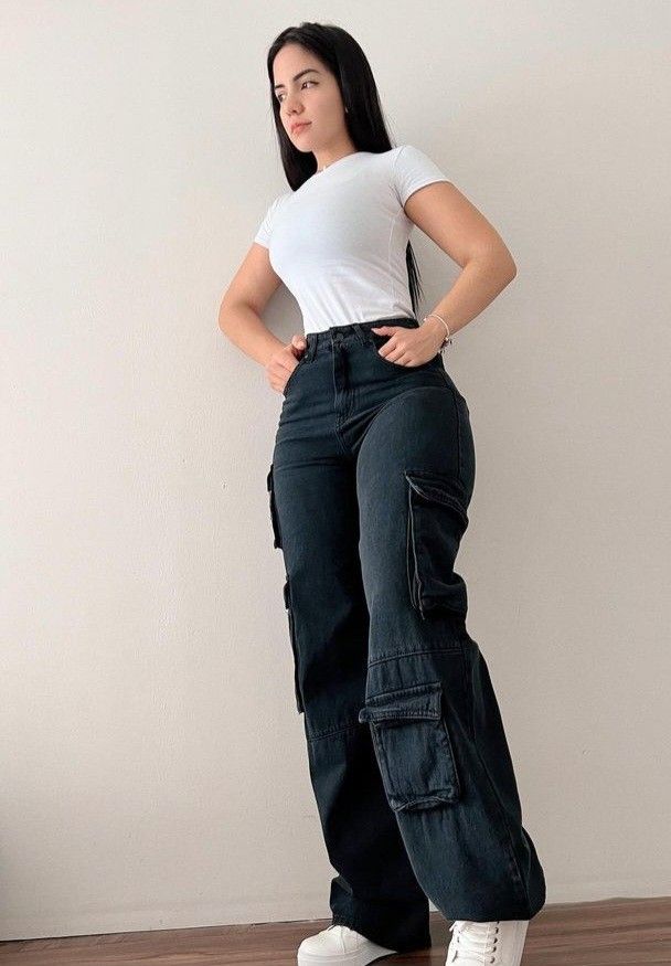 Pantalones Cargo Mujer Outfits, Outfit Con Pantalones Cargo, Jeans Cargo Outfit, Cargo Jeans Outfit, Jean Beige, Cargo Outfit, Outfits Con Jeans, Fasion Outfits, Cargo Pants Outfit