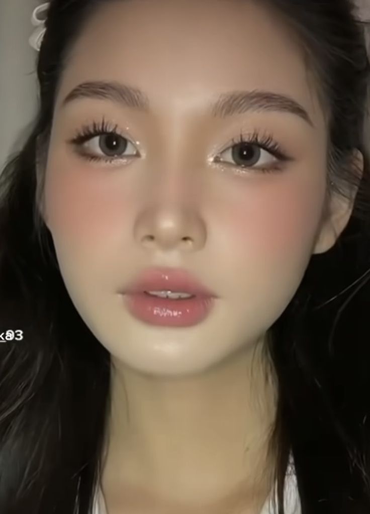 Aesthetic Casual Makeup, Cool Toned Makeup Natural, Round Asian Eyes Makeup, Cute Soft Korean Makeup, Soft Smokey Eye Makeup Asian, Korean Light Eye Makeup, Asian Makeup On Western Features, Makeup Inspo For Round Face, Soft Makeup For Round Face