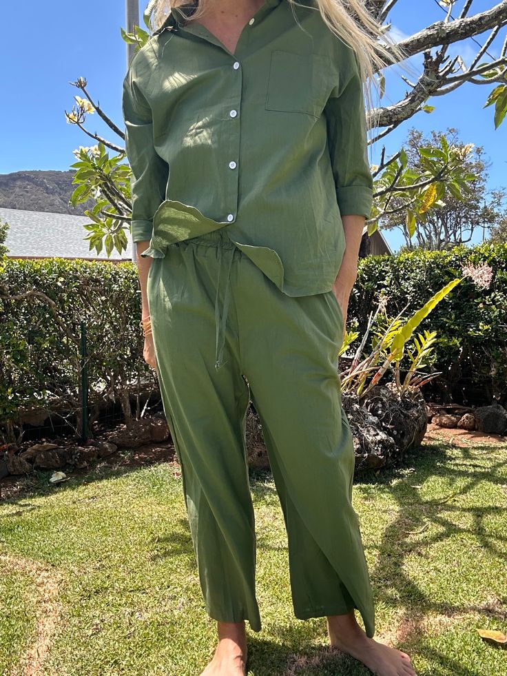 Feel "free as a bird" in these easy, breezy linen pants! With an elastic waist, you won't be puttin' the squeeze on your style. Ready for long summer days and nights, these pants are just the ticket for max comfort and effortless cool. Effortless Summer Loungewear Pants, Green Cotton Wide Leg Vacation Pants, Relaxed Green Summer Pants, Relaxed Green Loungewear Pants, Green Relaxed Fit Pants For Loungewear, Green Cotton Wide Leg Pants For Vacation, Relaxed Green Pants For Summer, Relaxed Cotton Pants For Summer, Summer Wide Leg Cotton Pants For Daywear