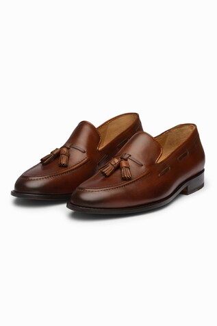 Brown leather loafers with tassel ornamentation. - Aza Fashions Luxury Business Loafers With Tassels, Elegant Formal Moccasins With Tassels, Classic Business Moccasins With Tassels, Brown Tassel Moccasins For Formal Occasions, Classic Formal Moccasins With Tassels, Classic Formal Leather Shoes With Tassels, Classic Leather Shoes With Tassels For Galas, Classic Leather Tassel Loafers, Elegant Brown Loafers With Tassels