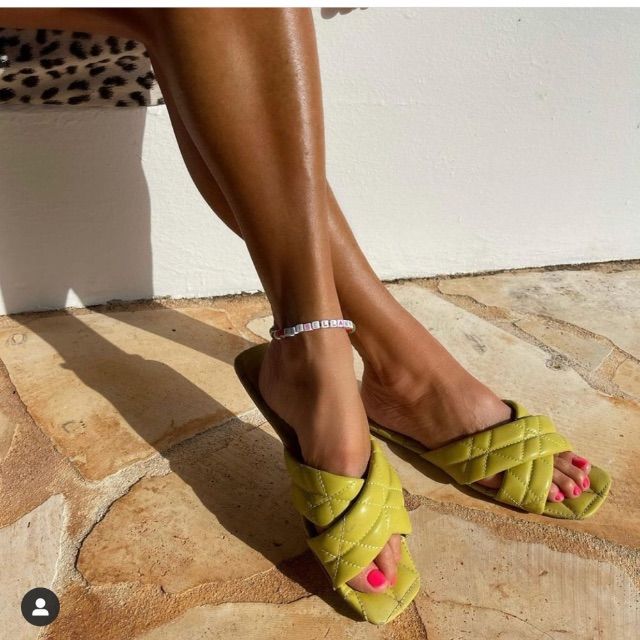 Genuine Zara New With Tag Material: Color: Lime Green Worn By Fashion Editor, Blogger Favorite. Euro Size 37 Metallic Gold Heels, Zara Strappy, Feather Sandals, Sequin Sandals, Zara Sandals, Insole Design, Colored Sandals, Zara Boots, Zara Heels