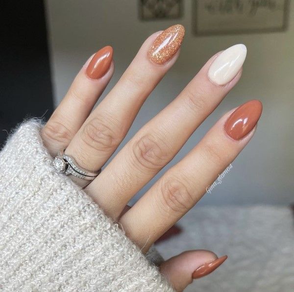 The Hottest Fall Nails to Copy This Year Fall Gel Nails, Cute Nails For Fall, Her Nails, Fall Acrylic Nails, Cute Gel Nails, Short Acrylic Nails Designs, Dipped Nails, Orange Nails, Pretty Acrylic Nails