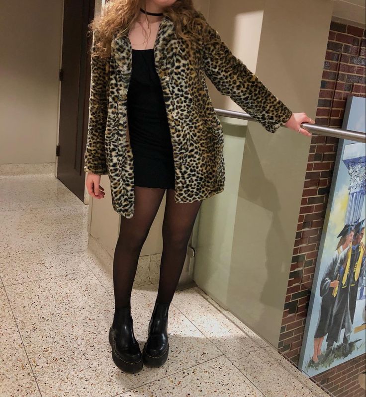 Cheetah Fur Coat Aesthetic, Leopard Coat Outfit Grunge, Cheetah Print Coat Arabella, Alexa Chung Cheetah Coat, Leopard Print Coat Aesthetic, Cheetah Print Coat Aesthetic, Leopard Print Fur Coat Outfits, 2000s Cheetah Print Outfit, Cheetah Print Fur Coat