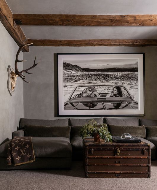 a living room filled with furniture and a painting on the wall