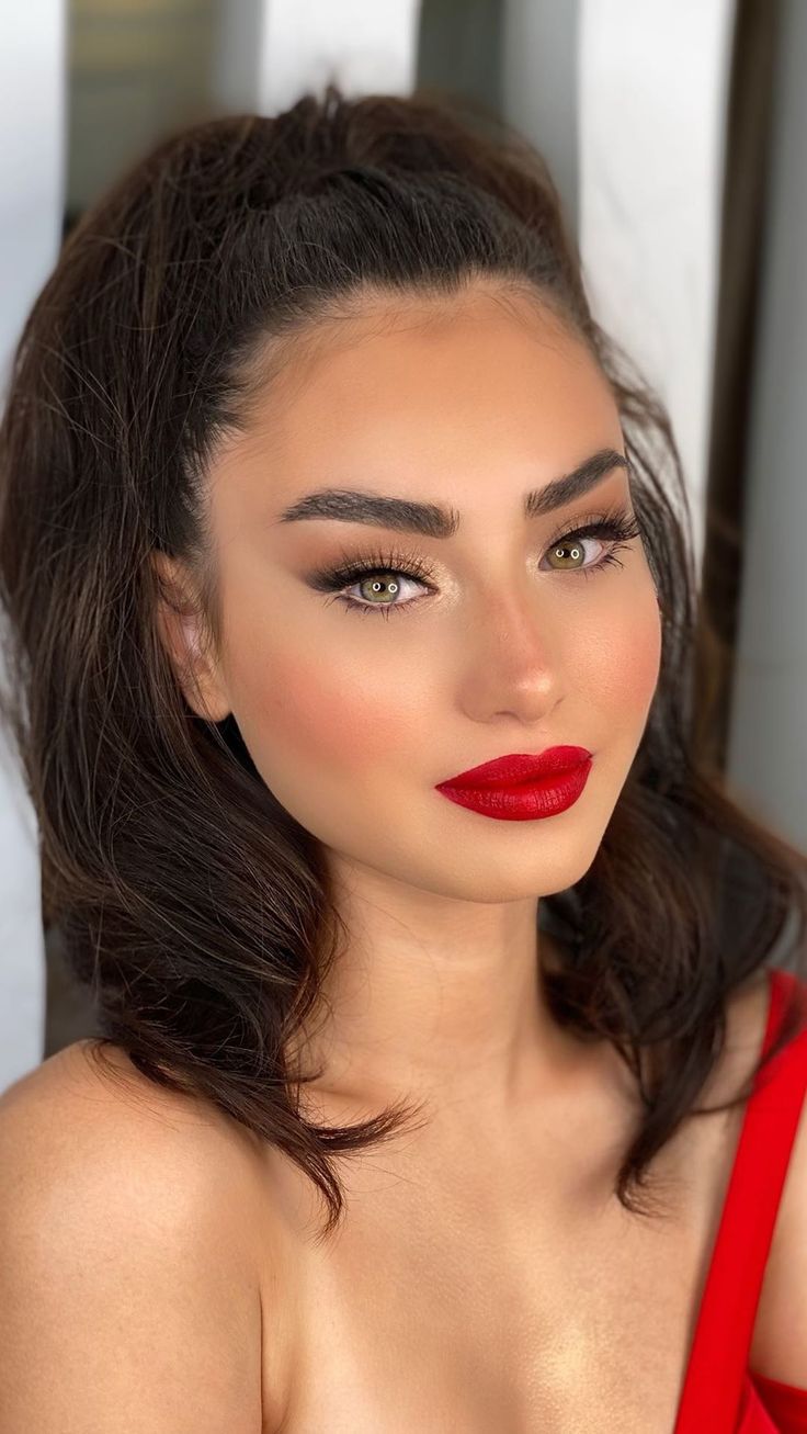 Red Lip Brown Eyes, Christmas Makeup Red Lips, Makeup For Red Lips, Red Lipstick Makeup Looks, Christmas Party Makeup, Skincare Favorites, Red Lipstick Makeup, Red Dress Makeup, Red Lip Makeup