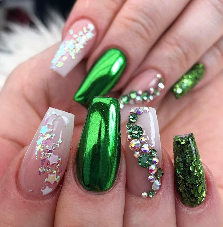 Green chrome powder 3ml Pot - The best chrome powder out there Green Chrome Christmas Nail Designs, Green Rainbow Nails, Mixed Nails, Green Glitter Nails, Green Acrylic Nails, St Patricks Day Nails, Dark Green Nails, Green Nail Art, Green Galaxy