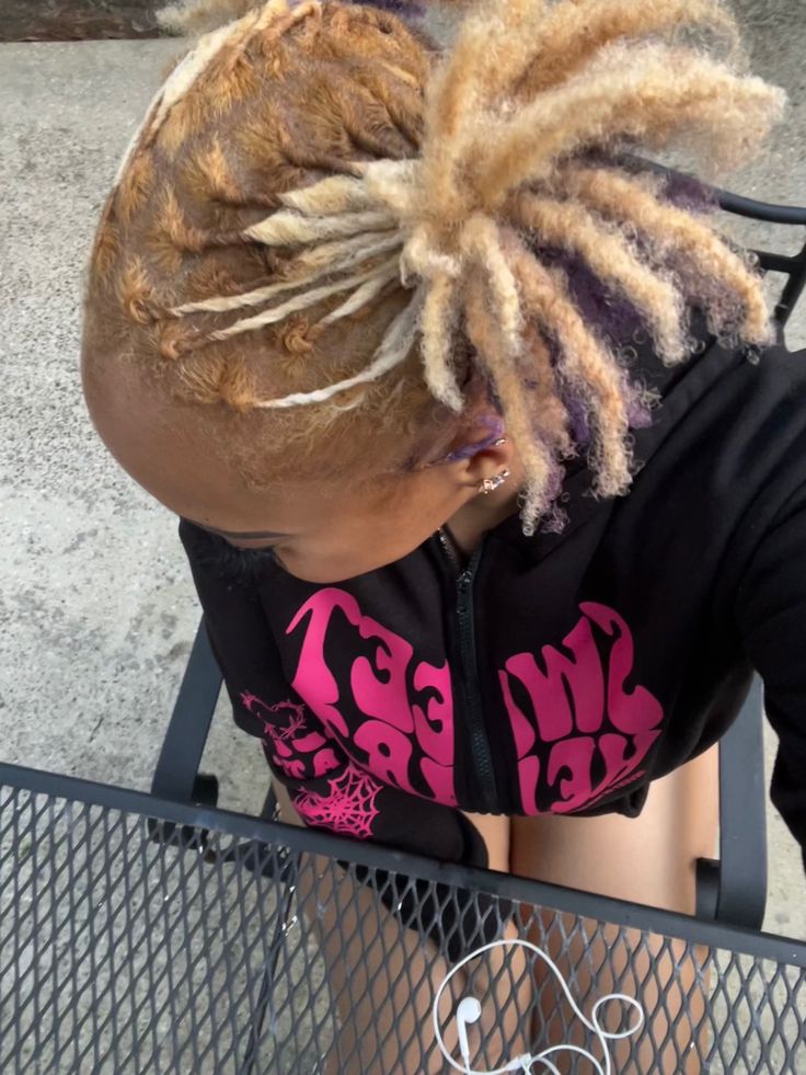 Blonde And Purple Dreads, Purple And Blonde Locs, Lavender Dreads, Blonde And Purple, Purple Locs, Purple Dreads, Pretty Locs, Dreads Girl, Dyed Hair Inspiration