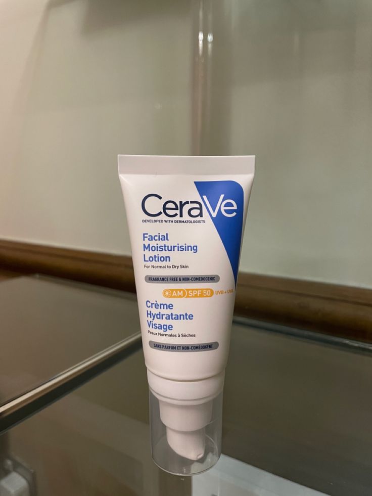 Light Weight Moisturizer, Cerave Skincare Routine, Cerave Facial Moisturizing Lotion, Skincare Cerave, Cerave Moisturizer, Spf Face Moisturizer, Cerave Skincare, Skincare Moisturizer, Perfect Skin Care Routine