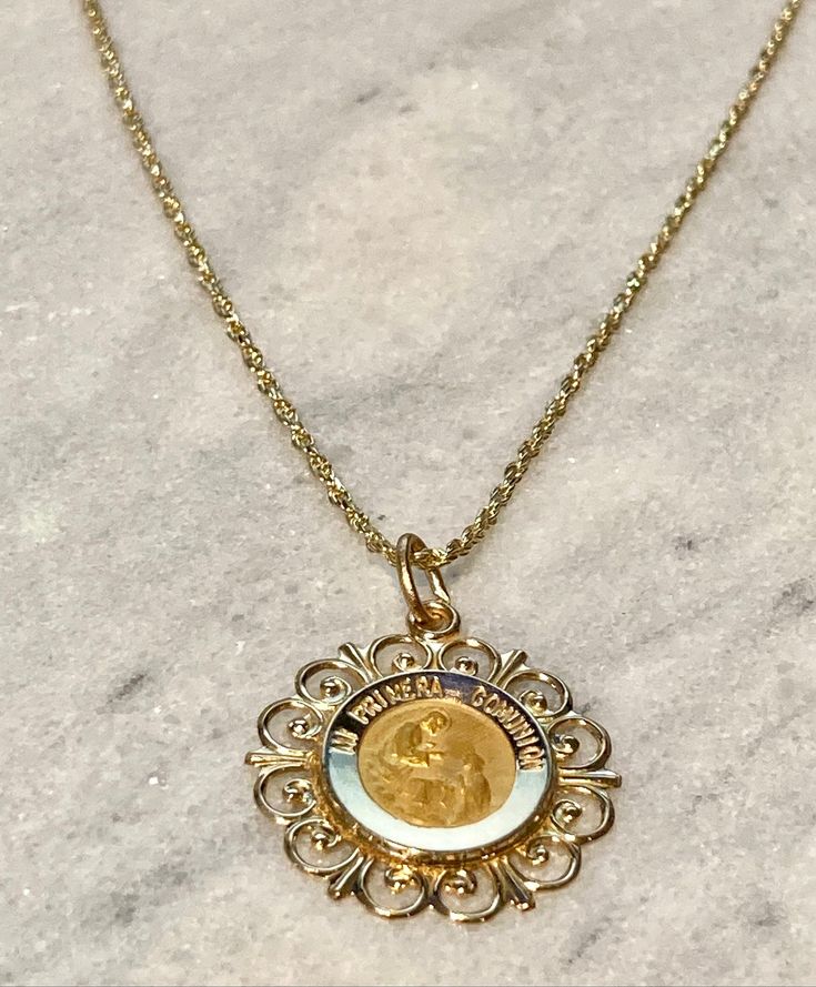 "Ornate Version , beautiful pendant Spanish \"Mi Primera Comunion\" 14K yellow gold, solid, written \"Mi Primera Comunion\" -In stock, ships within 1-2 business days -solid 14k yellow gold, not plated or gold filled. -approximately 3/4 Inch in diameter -Perfect for special gift for first commuion -ideal for both gender Communion -ideal for a special gift -ideal size to be medium sized style charm -14K yellow gold (photograph in 14K yellow gold) Chain A: Dainty cable style chain in 14K yellow gol Yellow Gold Coin Pendant For Commemoration, Antique Gold Plated Round Pendant Jewelry, 14k Gold Tarnish Resistant Medallion Pendant Necklace, 14k Gold Tarnish-resistant Medallion Pendant Necklace, Rose Gold Collectible Necklaces, Collectible Rose Gold Necklaces, Elegant Commemoration Coin Pendant Jewelry, Elegant Coin Pendant Necklaces For Commemoration, Hallmarked Yellow Gold Pendant Medallion Necklace