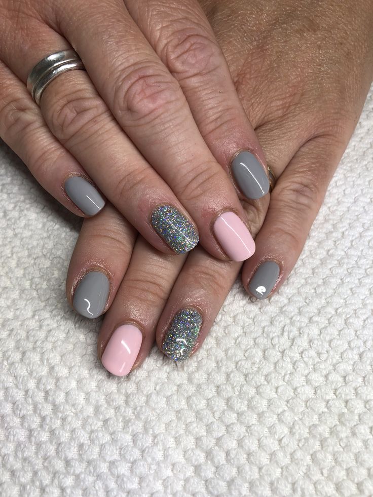 Beautiful grey and pink gel nails Gel Nails Grey And Pink, Grey Nails With Accent Nail, Nail Designs Grey And Pink, Pink And Grey Gel Nails, Grey And Pink Nail Designs, Nail Art Designs Grey, Nardo Grey Nails, Grey And Pink Nails Designs, Pink And Gray Nails Design