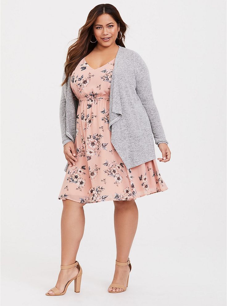 Plus Size Blush Floral Chiffon Skater Dress, SPRING FLORAL Chiffon Styles, My Style Outfits, Plus Model, Minimalist Capsule Wardrobe, Phase 2, Dress Spring, Plus Size Fashion For Women, Dress Shoes Womens, I Feel Pretty