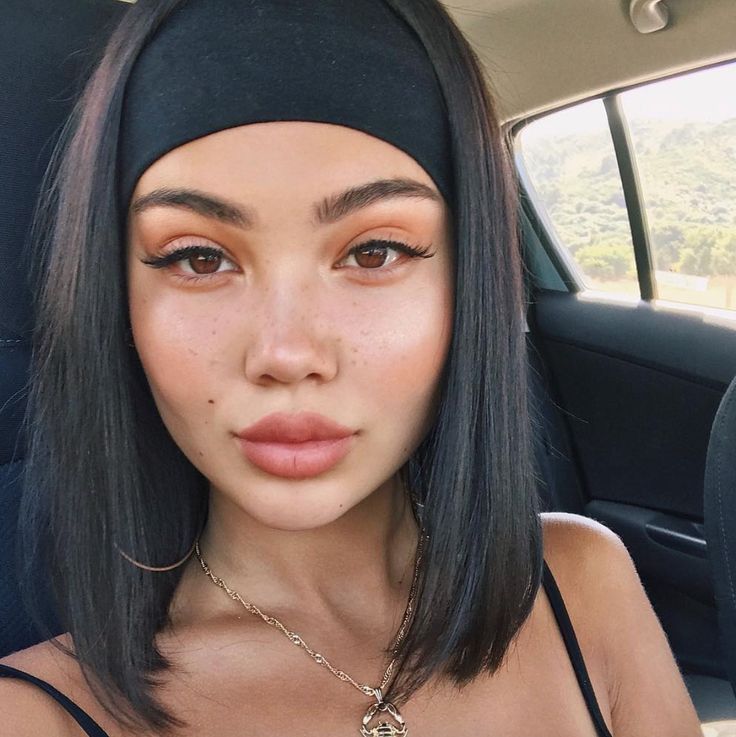 Amanda Khamkaew Outfit, Amanda Khamkaew, Hairband Hairstyle, Hairstyle Pictures, Headbands For Short Hair, Hair Band Accessories, Yoga Headband, Effortless Hairstyles, Bandana Hairstyles