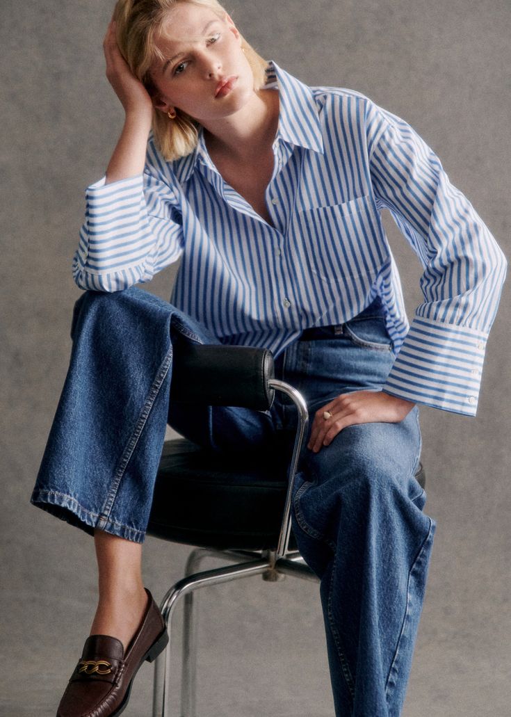 Long-sleeved poplin shirt;Shirt collar and front button fastening;Wide cuffs with 3 buttons;Chest pocket;Oversized cut;Mother-of-pearl buttons;Length from the shoulder: 73 cm / 28.7 in (size EU36/UK8) Striped Shirt Outfit Fall, Blue Striped Shirt Outfit, Parisian Outfit, Blue Striped Shirt, Denim T Shirt, Blue Striped Dress, Fashion Business Casual, Over 50 Womens Fashion, Swimwear Dress