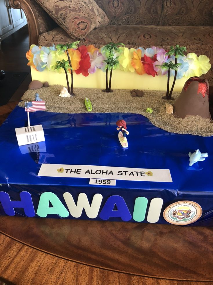 a cake made to look like a hawaiian island with the name hawaii on it's side