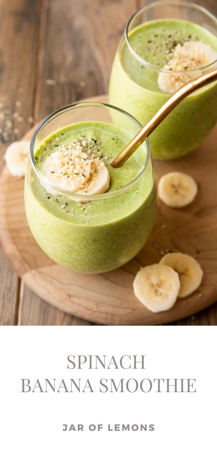 Two glasses of Spinach banana smoothie in glasses with bananas on top. Cucumber Banana Spinach Smoothie, Easy Spinach Smoothie Recipes, Creamy Green Smoothie, Banana And Spinach Smoothie, Spinach Banana Smoothie Recipes, Matcha Banana Smoothie, Spinach Banana Smoothie, Healthy Banana Smoothie, Banana Green Smoothie