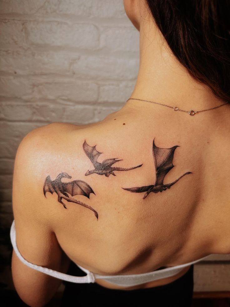 Girly Hand Tattoos, Bookish Tattoos, Dragon Tattoo For Women, Marvel Tattoos, Fantasy Tattoos, Fourth Wing, Book Tattoo, Next Tattoo, Aesthetic Tattoo