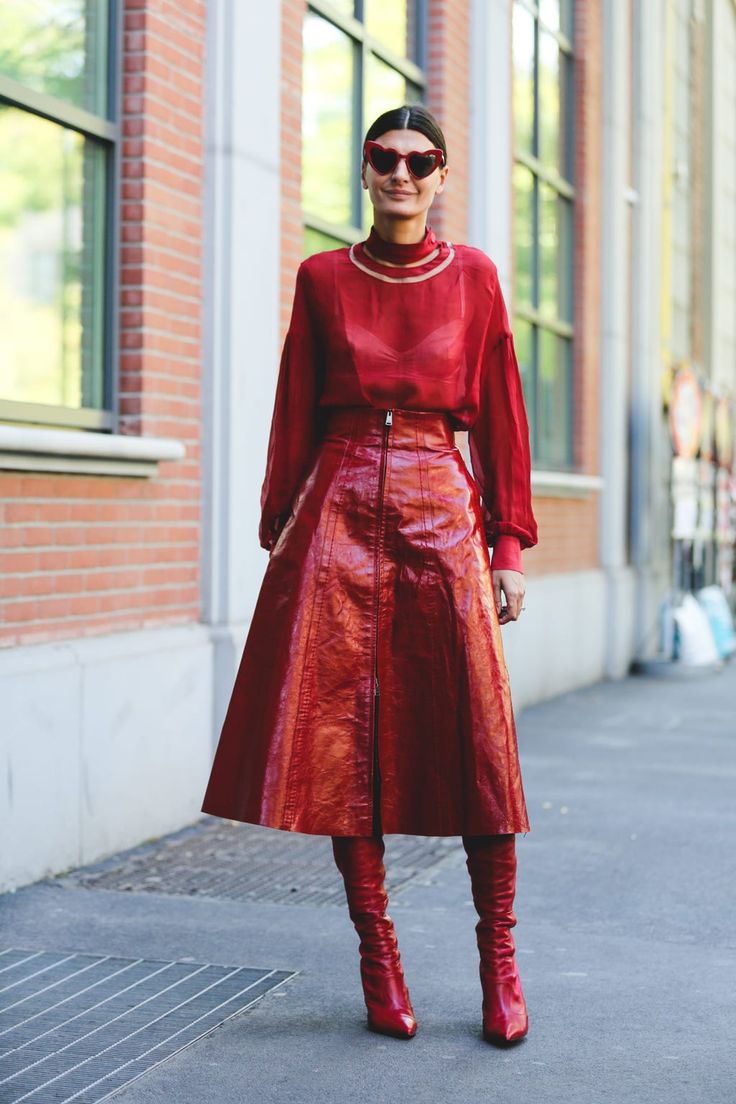 Milan Fashion Week Street Style Spring 2018 Photos Milan Fashion Week Street Style, Real Fashion, Giovanna Battaglia, Look Retro, Paris Mode, Milano Fashion Week, Looks Street Style, Milan Fashion Weeks, Street Style Trends