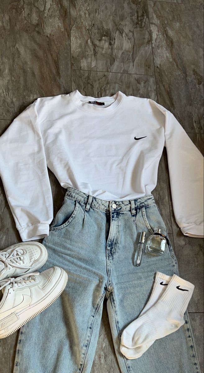 Nike Sportswear Women, Cute Nike Outfits, Mode Zara, Trendy Outfits For Teens, Simple Trendy Outfits, Cute Simple Outfits, Casual Style Outfits, Mode Inspiration, Teen Fashion Outfits