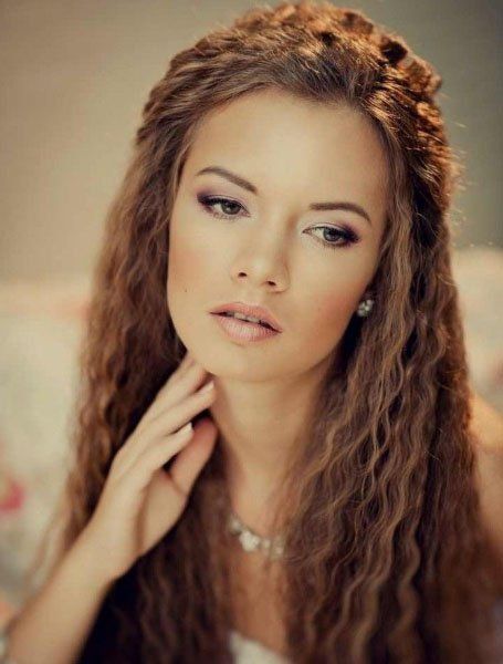 20 Cute Crimped Hairstyles to Try in 2021- The Trend Spotter 80s Hairstyles For Long Hair, Hair Crimper, Hair Mistakes, Crimped Hair, 80s Hair, Funky Hairstyles, Style Rock, Crimping, Hair Long