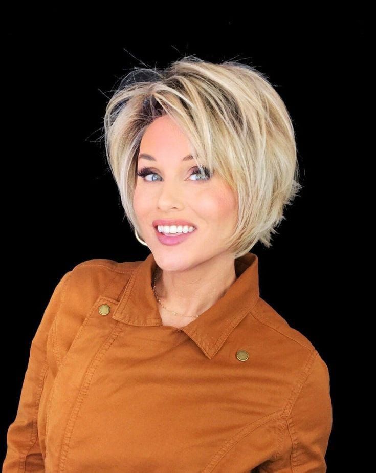 Warm Blonde Highlights, Raquel Welch Wigs, Thick Hair Cuts, Messy Short Hair, Layered Bob Hairstyles, Short Layered Haircuts, Raquel Welch, Short Bob Haircuts, Cute Hairstyles For Short Hair