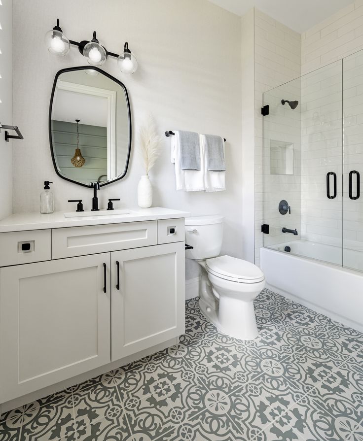 farmhouse bathroom, farmhouse design, modern farmhouse Black And White Coastal Bathroom, White Vanity Black Hardware, Modern Farmhouse Bathroom Design, Coastal Farmhouse Bathroom, Modern Coastal Farmhouse, Farmhouse Bathroom Design, Patterned Tile, Cottage Modern, Modern Farmhouse Bathroom