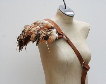 Feather Pauldron, Dystopian Wasteland, Diy Feather, Wild Outfits, Shoulder Armor, Shield Maiden, Leather Armor, Halloween 2024, Httyd