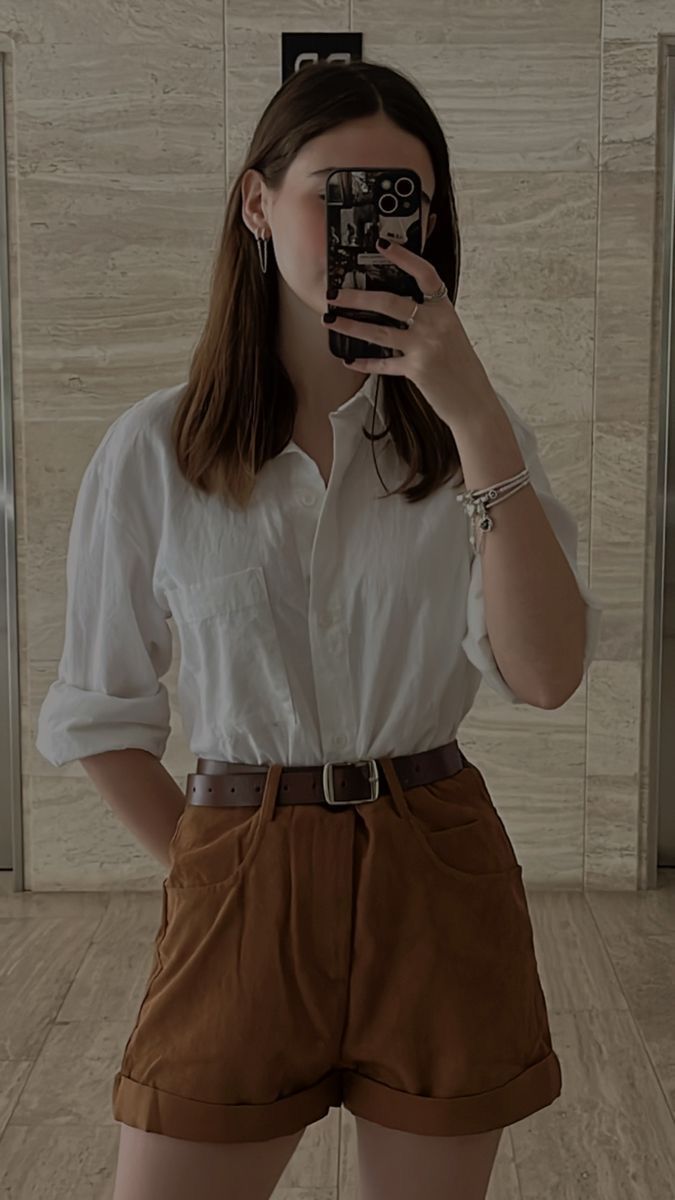 Literature Outfit Aesthetic Summer, Light Academia Shorts Outfit, Summer Academic Outfit, Casual Light Academia Outfits Summer, Summer Academia Aesthetic Outfit, Summer Outfit Dark Academia, Dark Academia Outfits For Summer, Casual Academia Outfit Summer, Librarian Outfit Summer