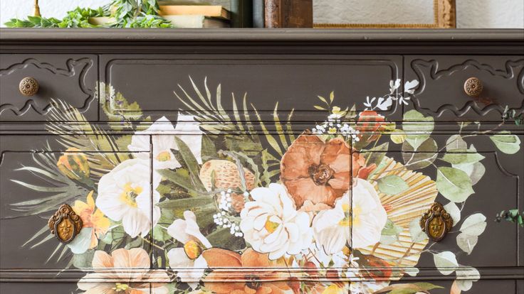 Lost and Found Decor | Painted Furniture & Antique Booth Vendor