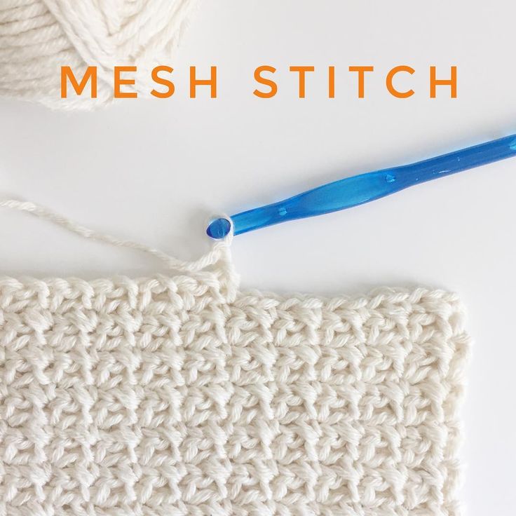 a crochet dishcloth with the words mesh stitch next to it and a blue knitting needle