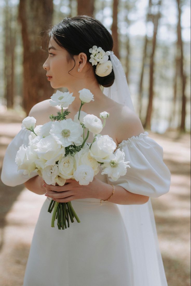 Single Stem Bride Bouquet, Modern White Rose Bouquet, Micro Wedding Bouquet, Simple White Bridal Bouquet, Simple Elegant Wedding Bouquet, Entourage Bouquet, Cosmo Bouquet, White Bouquet Wedding, Simple Bridal Bouquet