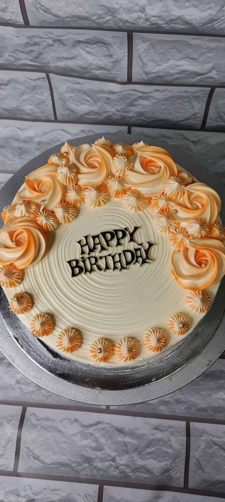 Butterscotch Decent Birthday Cakes, Butter Icing Flower Cake Designs, Butterscotch Birthday Cake, Butterscotch Cake Aesthetic, Whipped Cream Cakes Designs, 6 Inch Cake Design Simple, Simple Cake Icing Designs, Simple Pineapple Cake Design, Simple Butter Icing Cake Designs