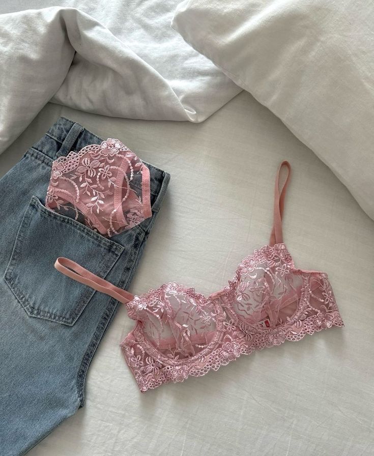 Cute Bra Set, Bra Aesthetics And Beauty, Bra And Under Set, Lace Bra Outfit, Bra Outfit, Outfit Ideas Fall, Fall 2024 Fashion, 2024 Fashion Trends, Bra Sets