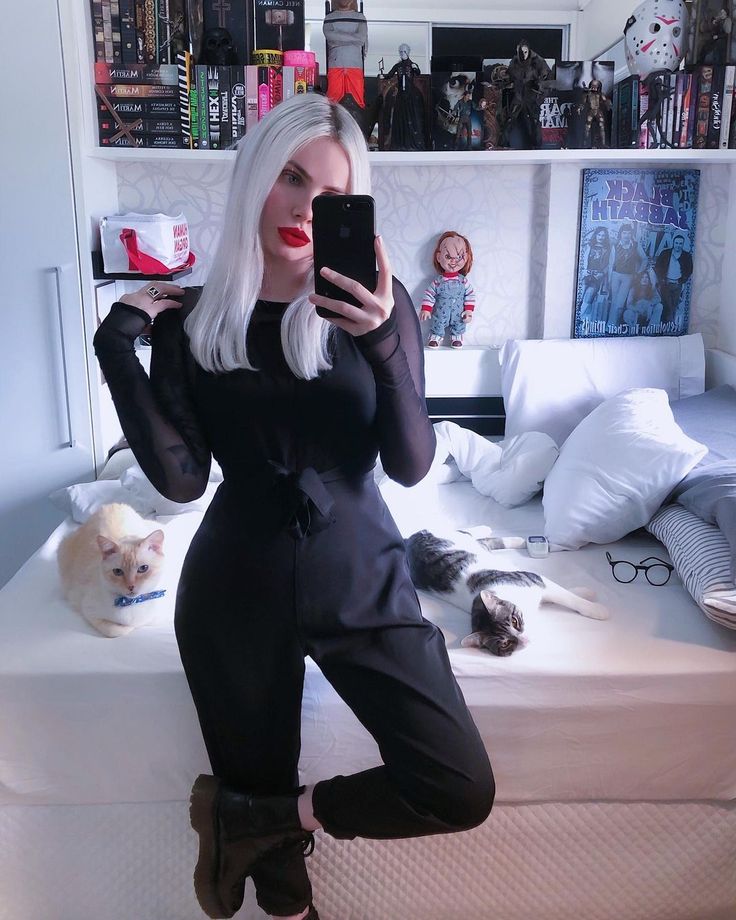 Anna Delvey, All Black Outfits, Women Inspiration, Black Outfits, All Black Outfit, Inspirational Women, Summer Outfit, All Black, Jumpsuit