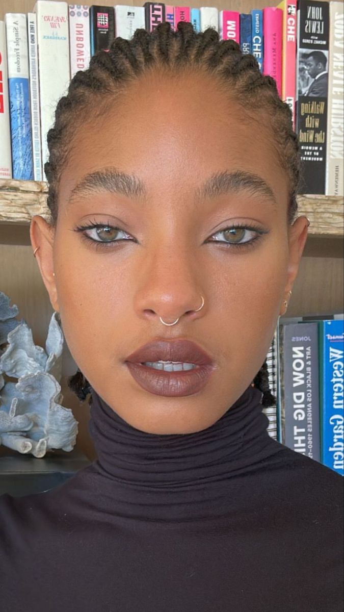 Septum Piercing And Nose Piercing, Closed Septum Piercing, Ethereal Makeup Black Women, Willow Smith Style, Makeup Alternative Grunge, Ethereal Black Women, Earring Placement, Cute Nose Piercings, Medusa Piercing