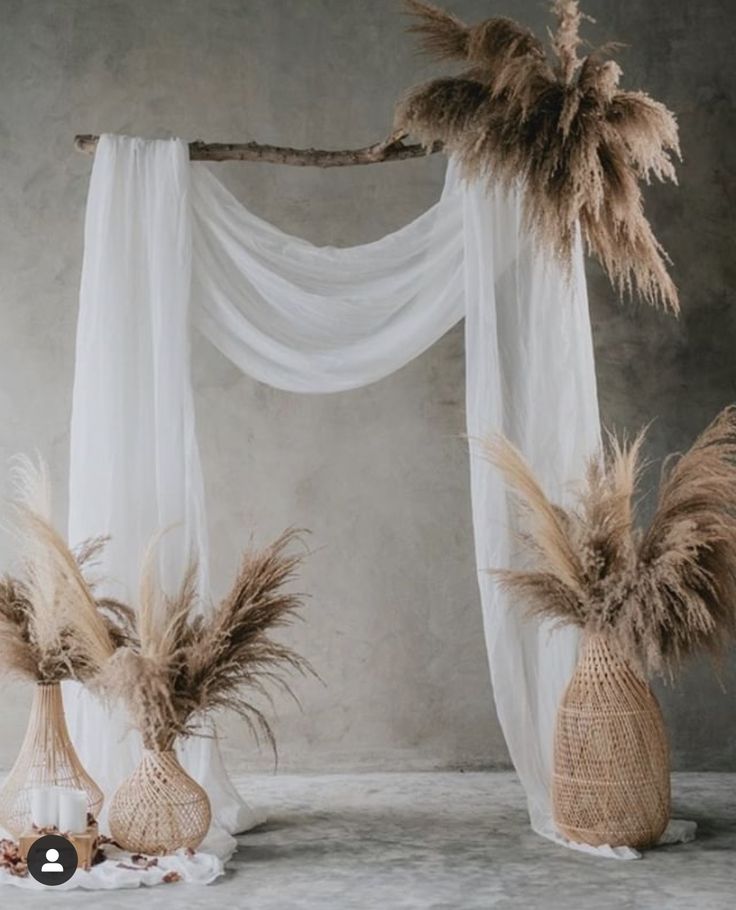 the instagram page for instagram com shows two vases with feathers on them