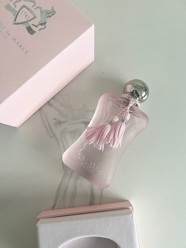 Kate Spade Perfume, Koleksi Parfum, خواتم خطوبة, Pretty Perfume Bottles, Pink Perfume, Perfume Collection Fragrance, Parfums De Marly, Celebrity Perfume, Perfume Scents