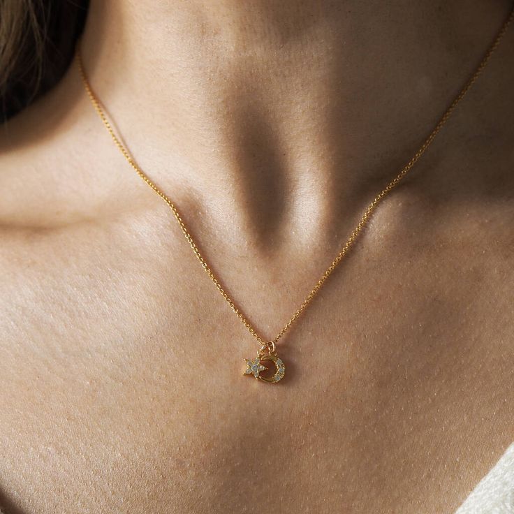 Moon And Star Pendant Necklace, Moon And Star Pendant, Gold Neck Chain, Moon Star Necklace, Star And Moon Necklace, Edgy Jewelry, Star Pendant Necklace, Gold Moon, Moon And Star