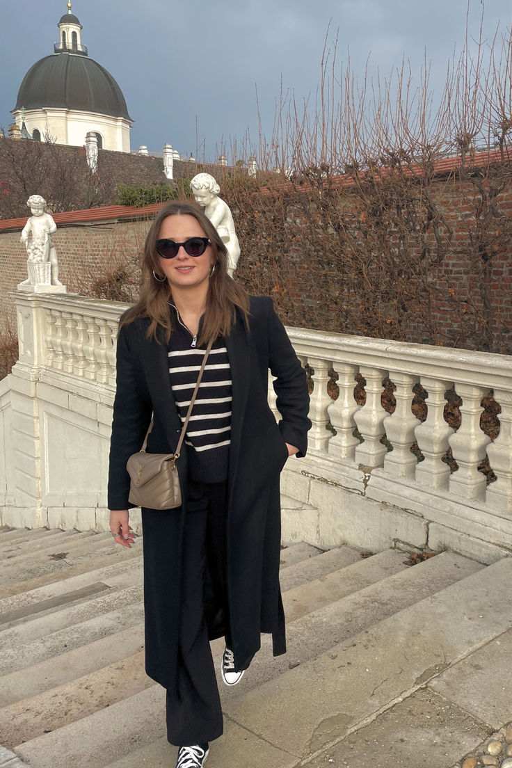 Woman wearing a neutral, black outfit with a YSL Toy Loulou purse. Ysl Toy Loulou Bag Outfit, Ysl Loulou Bag Outfit, Loulou Ysl Bag, Taupe Bag Outfit, Ysl Loulou Toy, Ysl Toy Loulou, Ysl Bag Outfit, Ysl Toy, Ysl Loulou Bag