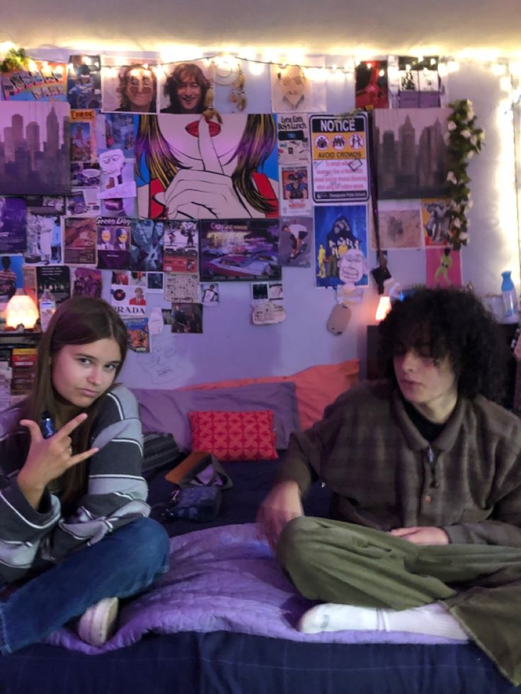 Poster wall. Indie Room Inspo Skater, Skater Room Decor, 90’s Room, Skater Room, Bla Bla Bla, Indie Skater, Finn Wolfhard, Room Idea, Dream Room